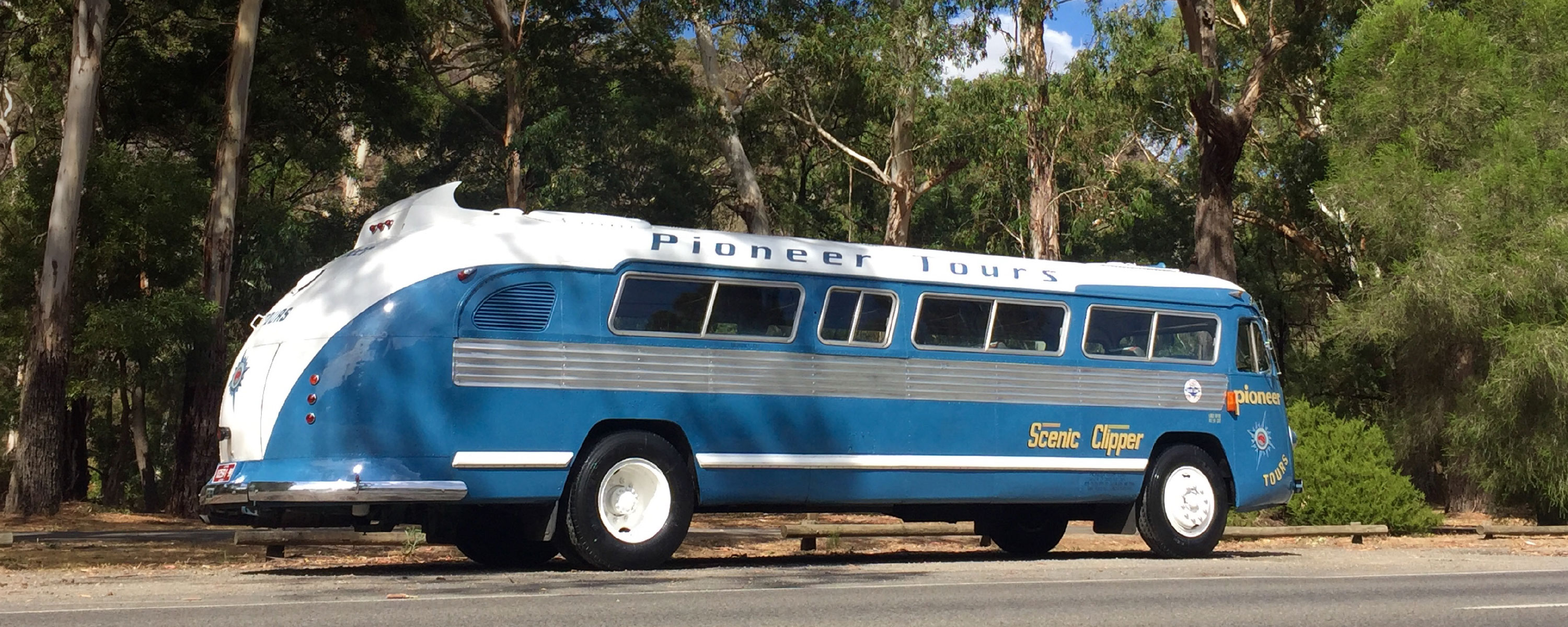 1954 Flxible Clippper bus (shown on desktop), 1972 MCI MC7 bus (shown on phone).