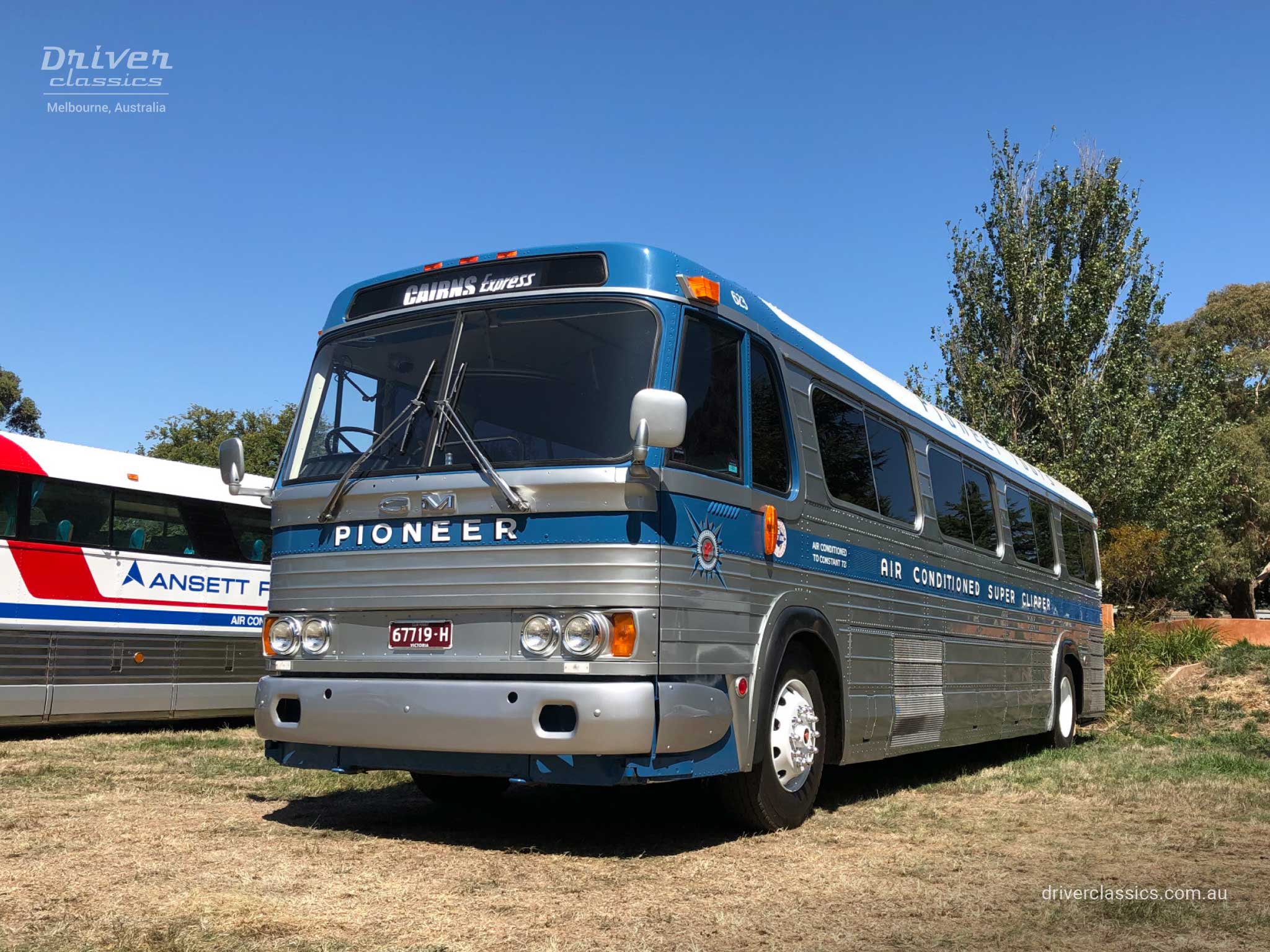 GM PD-4106 bus, 1961 version, front and door side, Photo taken February 2020