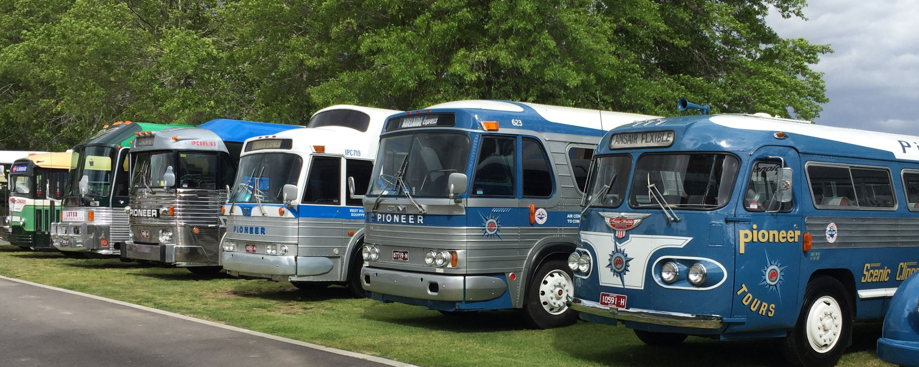 GMC PD 4107 bus (shown on phone), Heritage Fleet line of buses (shown on desktop)